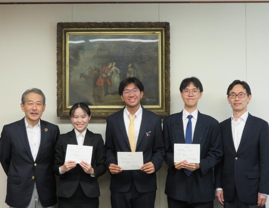 写真：2023年春採用奨学生証書授与式の様子